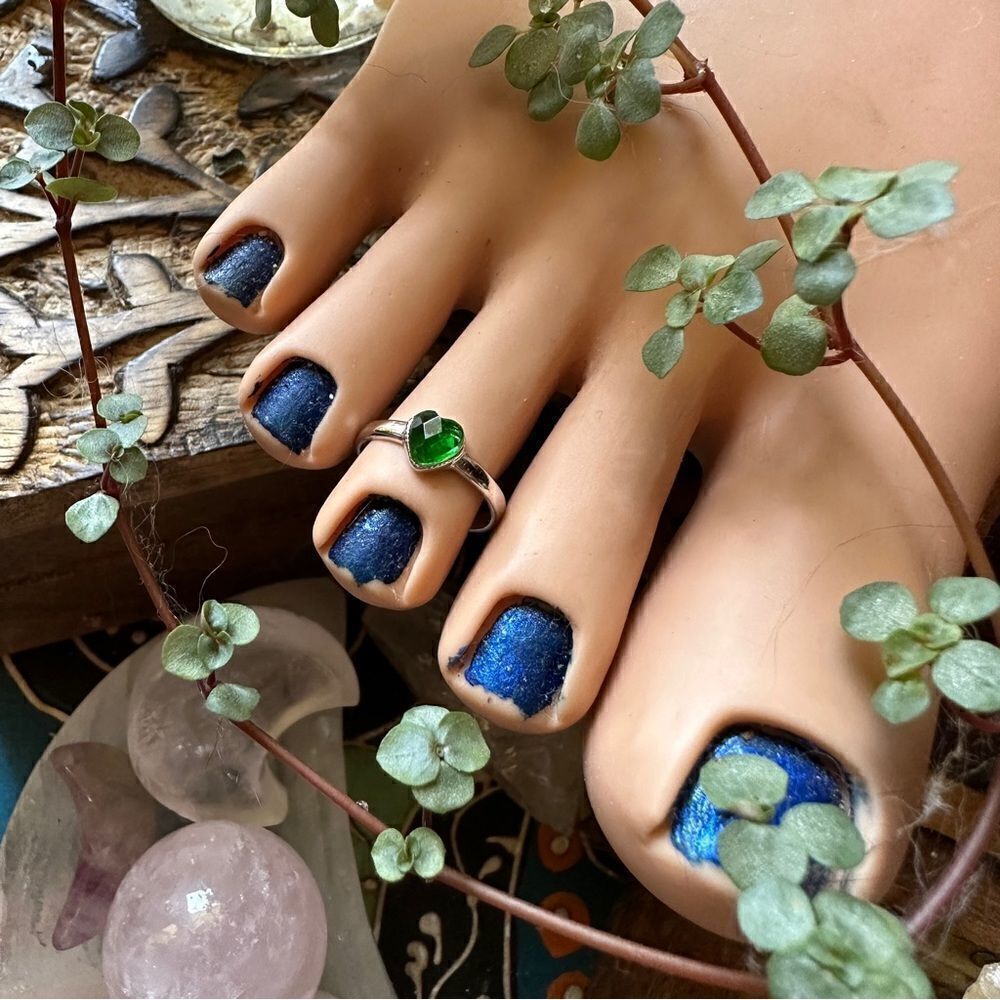 Emerald CZ Heart Toe Ring
